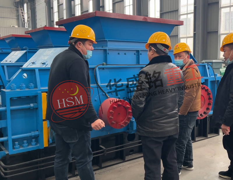 時產(chǎn)200噸瓜米石大型對輥機(jī)