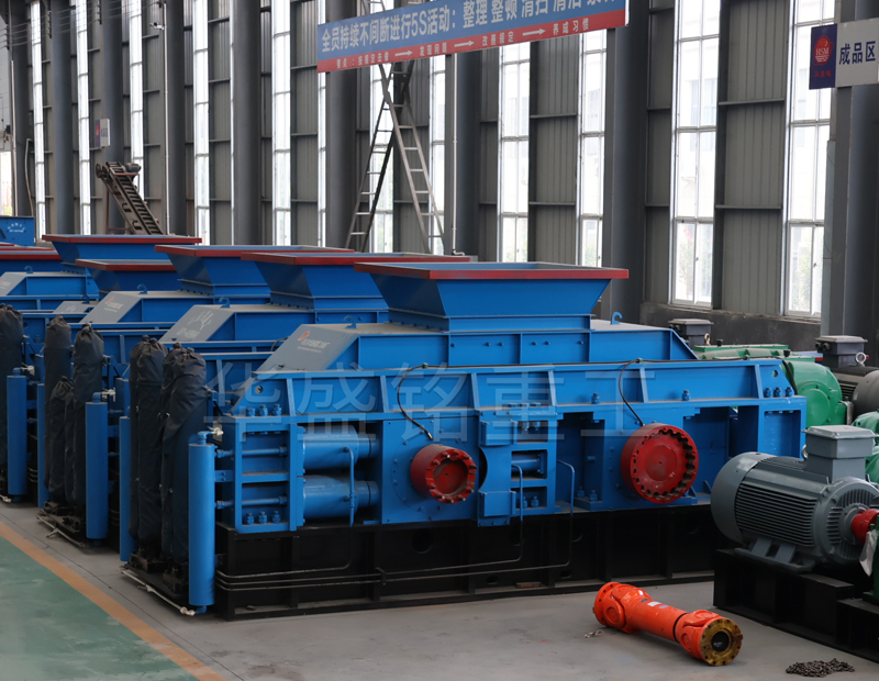 玄武巖對(duì)輥制砂機(jī)多少錢？與傳統(tǒng)破碎機(jī)區(qū)別？