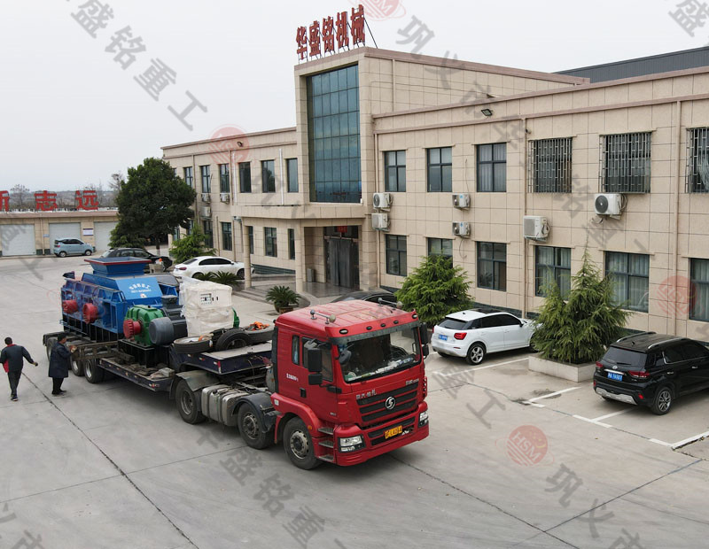 時(shí)產(chǎn)200噸對(duì)輥液壓制砂機(jī)，處理鵝卵石、石灰石的出砂效果怎么樣呢？